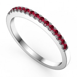 Женское кольцо с рубинами...