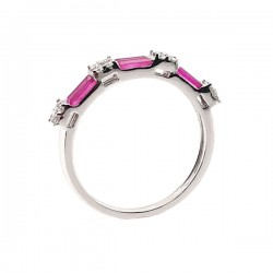 Anillo con rubíes y diamantes